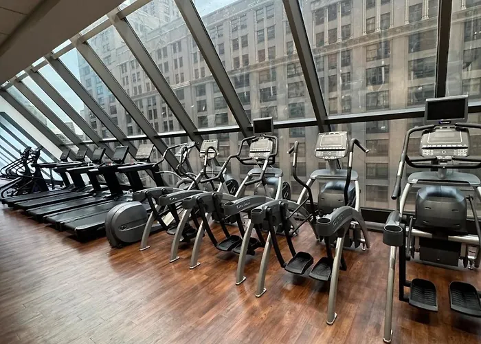 Location! Walkable! King Bed! Incredible Views! * Chicago